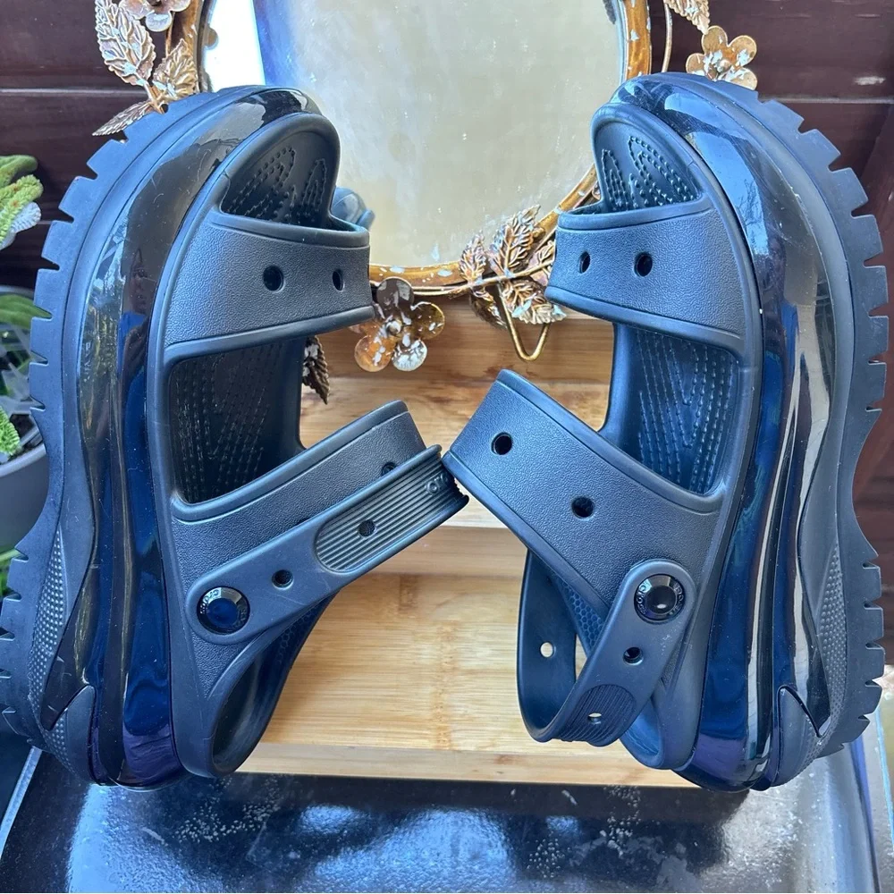 Crocs Classic Mega Crush Sandals.women’s